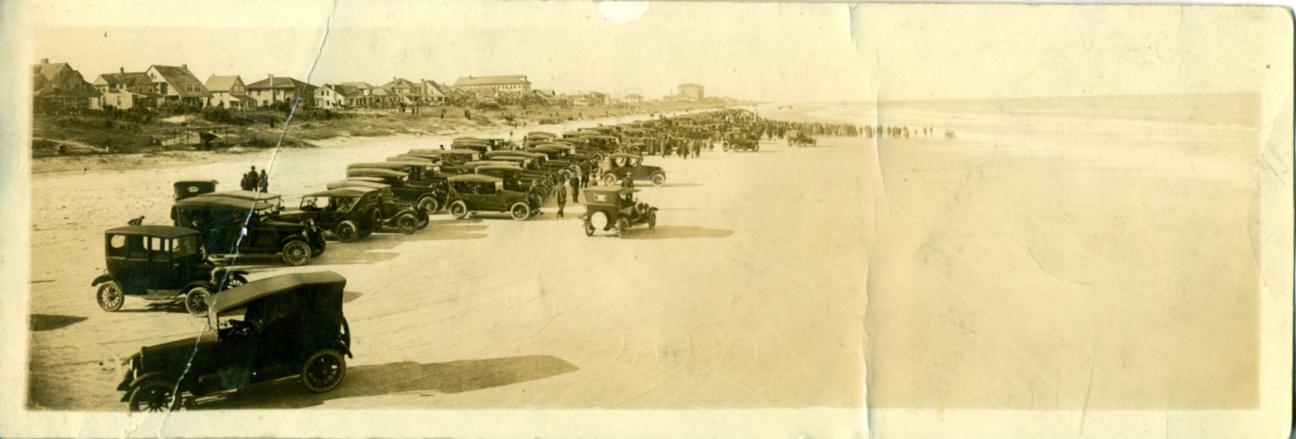 line of cars on Jacksonville Beach in 1920