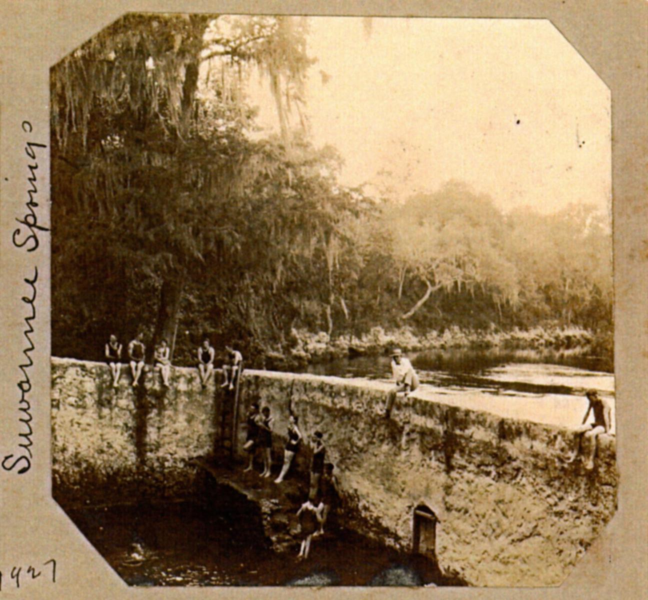 people at Suwannee Springs in 1927