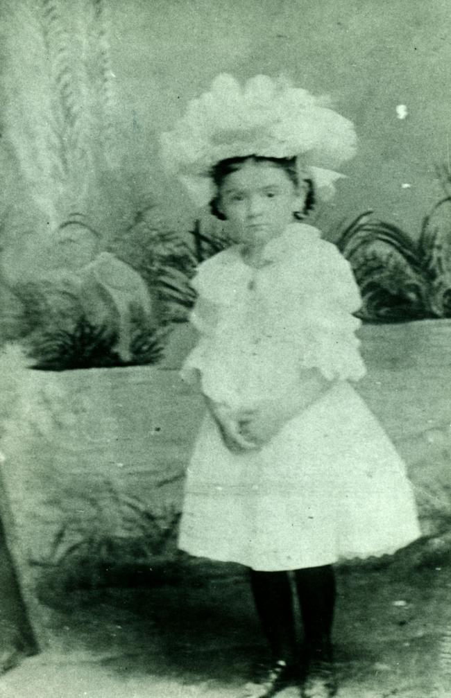 Berkstresser child in hat