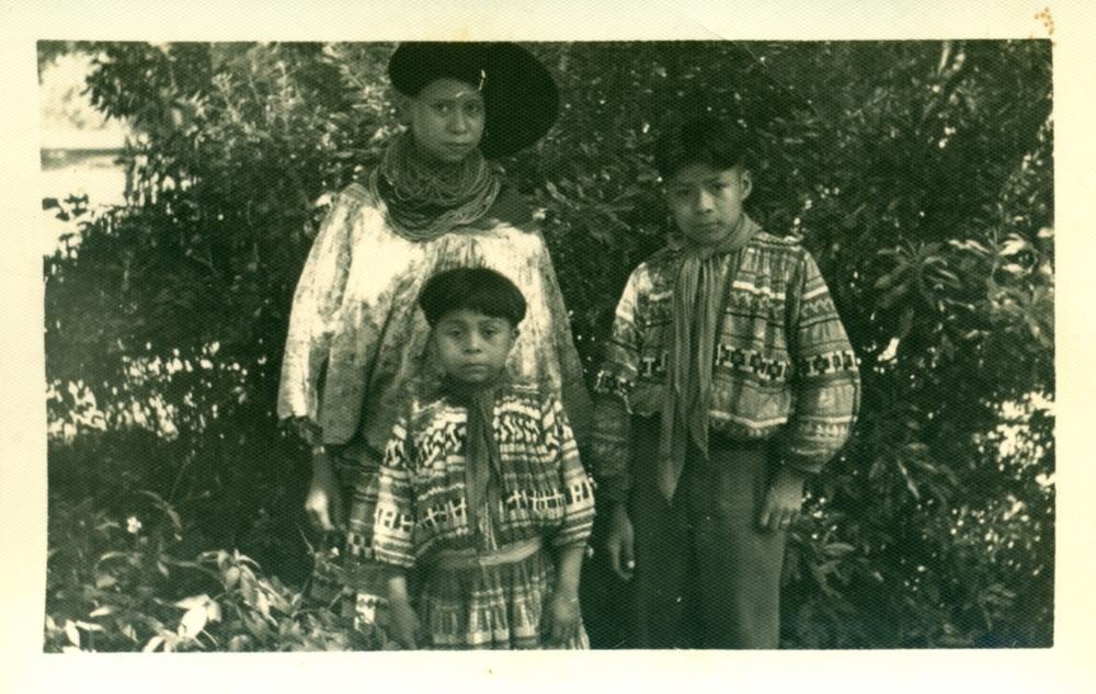 3 Seminole Native American children