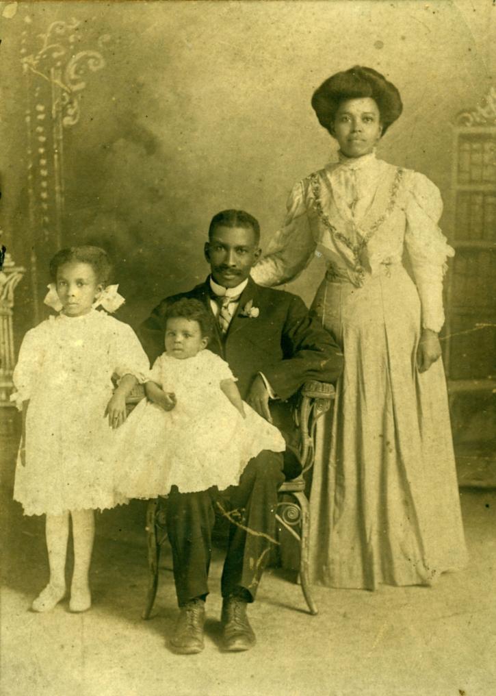 Williams family 1900s 2 adults and 2 children