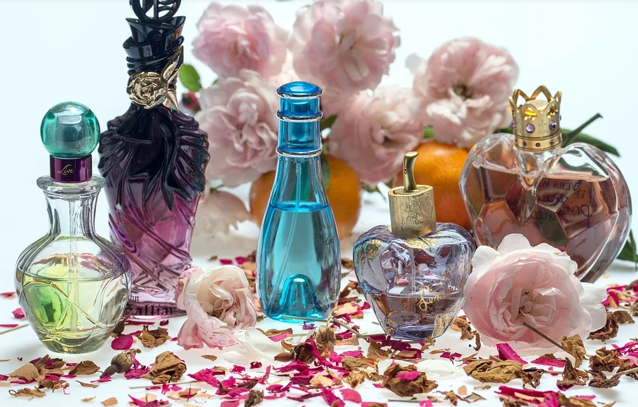 Making Your Own Perfume - Why We DON'T Use VODKA or WITCH HAZEL! 