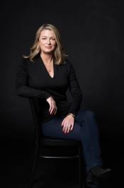 author photo of Kristin Hannah by Kevin Lynch